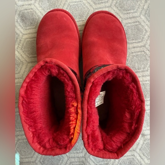 UGG Classic Mini Sequin Stars Ankle Boots Red Black Size 7 Women’s - Picture 8 of 13
